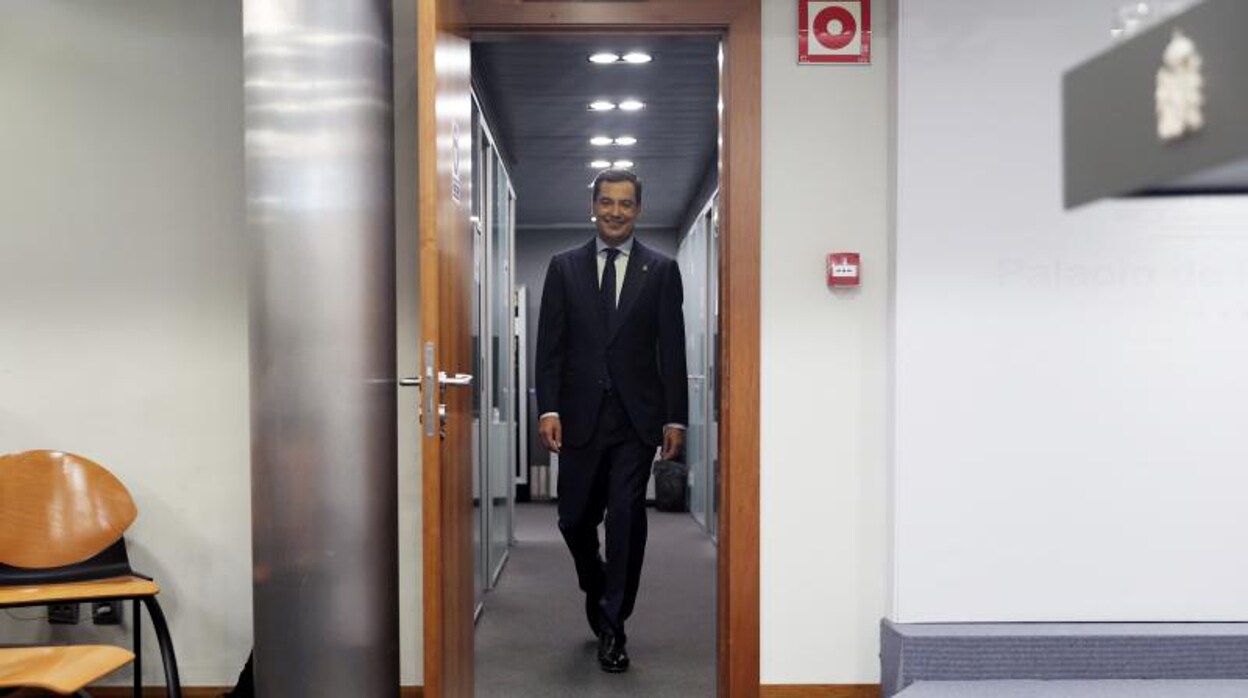 Juanma Moreno vuelve de La Moncloa sin fondos pero con más peso político