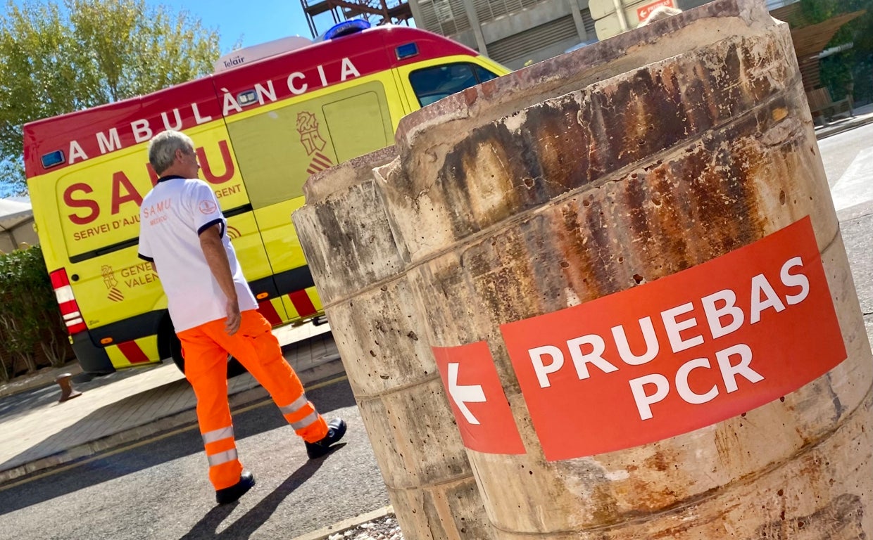 Imagen de archivo del acceso a un hospital en Alicante