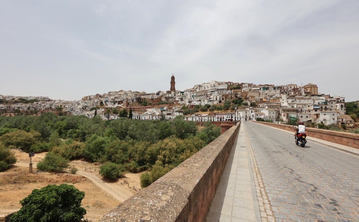 Puente de entrada a Montoro sobre el Guadalquivir