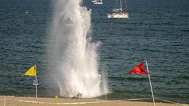 Una de las microvoladuras para retirar la tubería con aristas metálicas