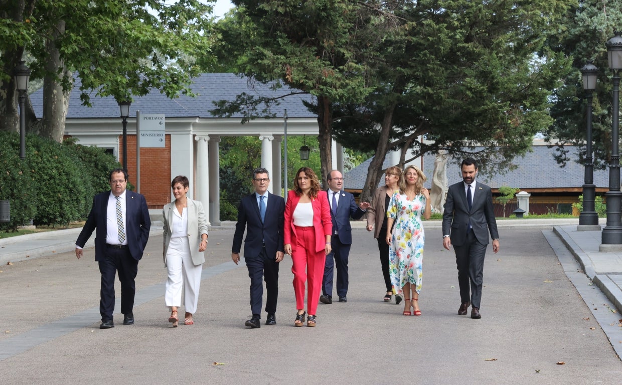 Los consejeros de la Generalitat y ministros del Gobierno, camino a la 'mesa de diálogo' la semana pasada en La Moncloa