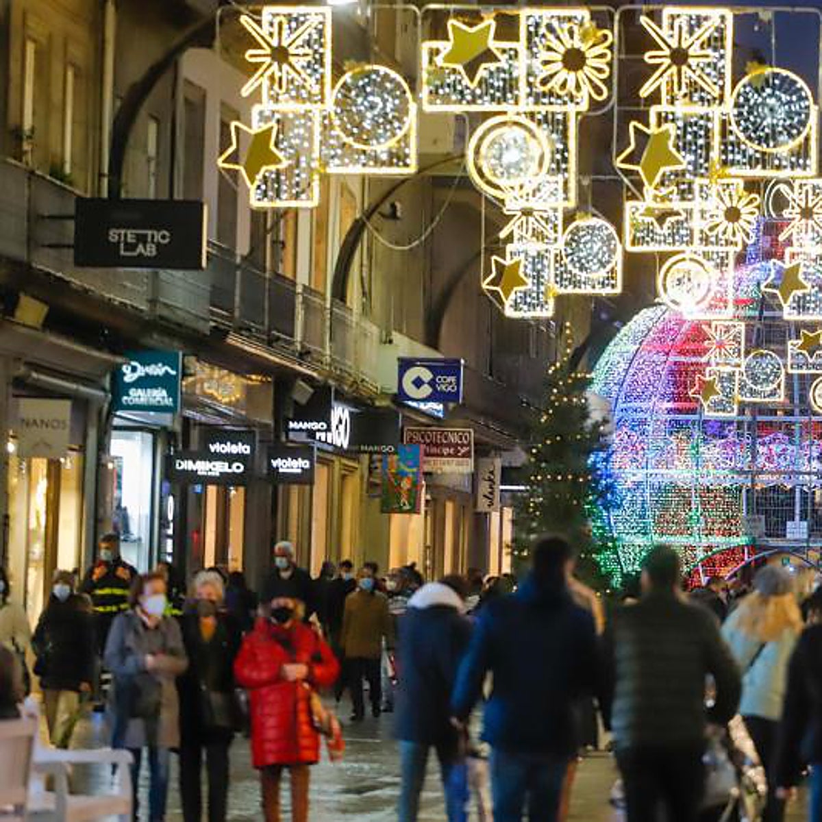 Vigo volverá a instalar 11 millones de luces de Navidad pese a la crisis energética
