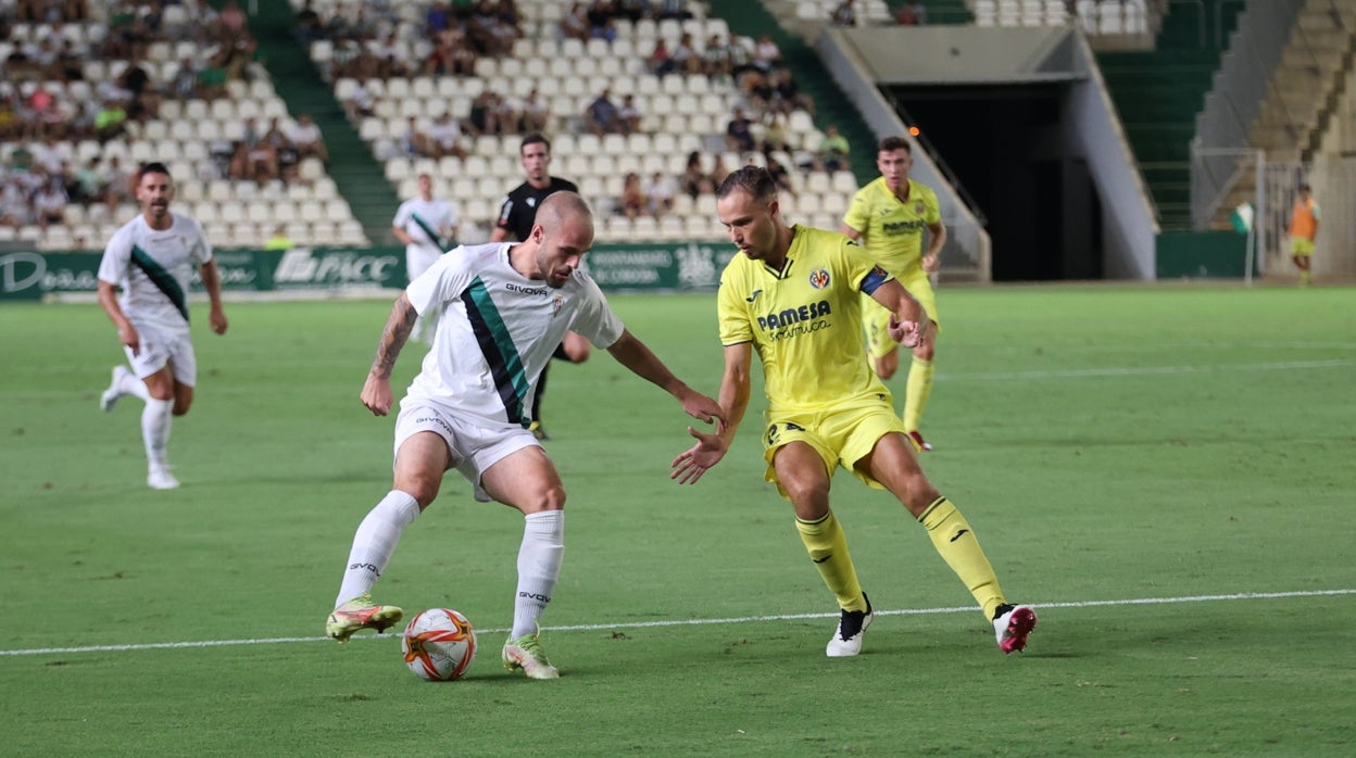 El Córdoba empata ante el Villarreal B con un gol de Sergio Benito (1-1)