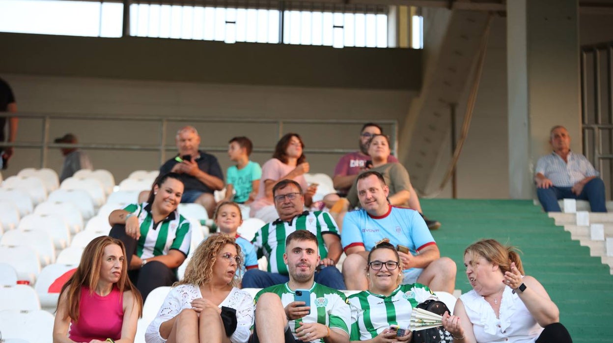 El ambiente en las gradas del Córdoba CF-Villarreal B