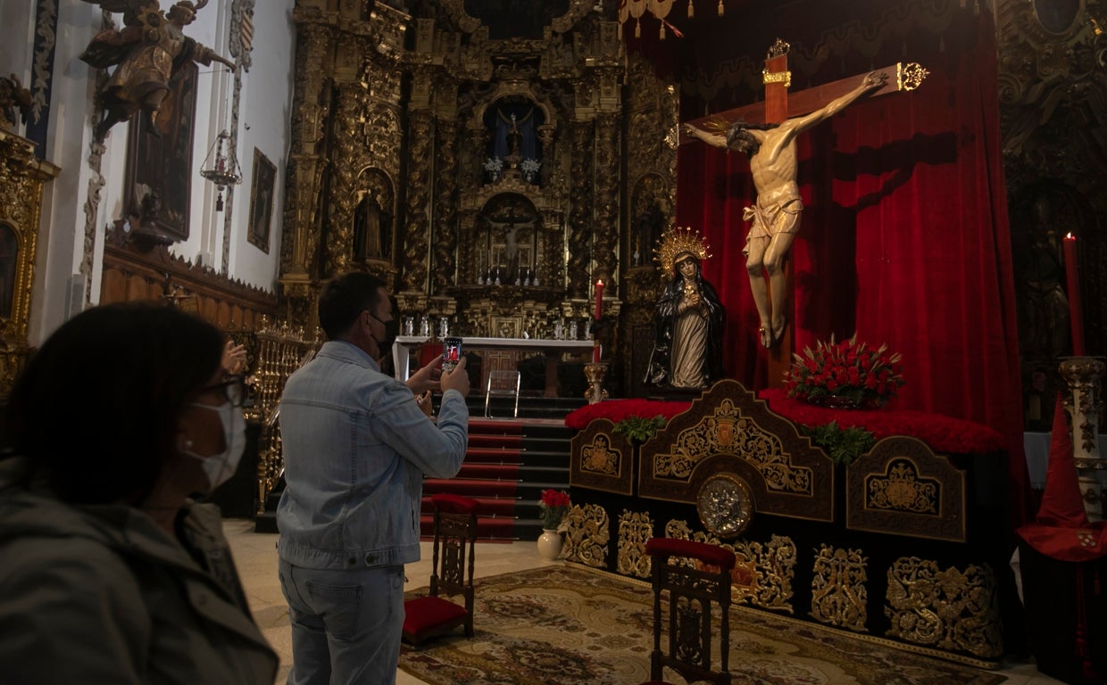 El Señor de la Caridad y la Dolorosa, sobre piezas del carro