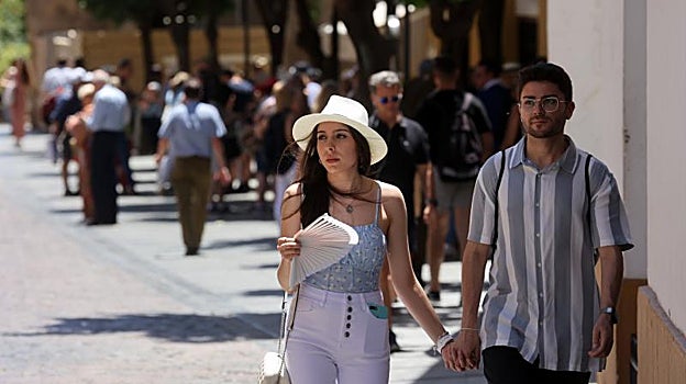 Turistas paseando por las calles del Centro de Córdoba
