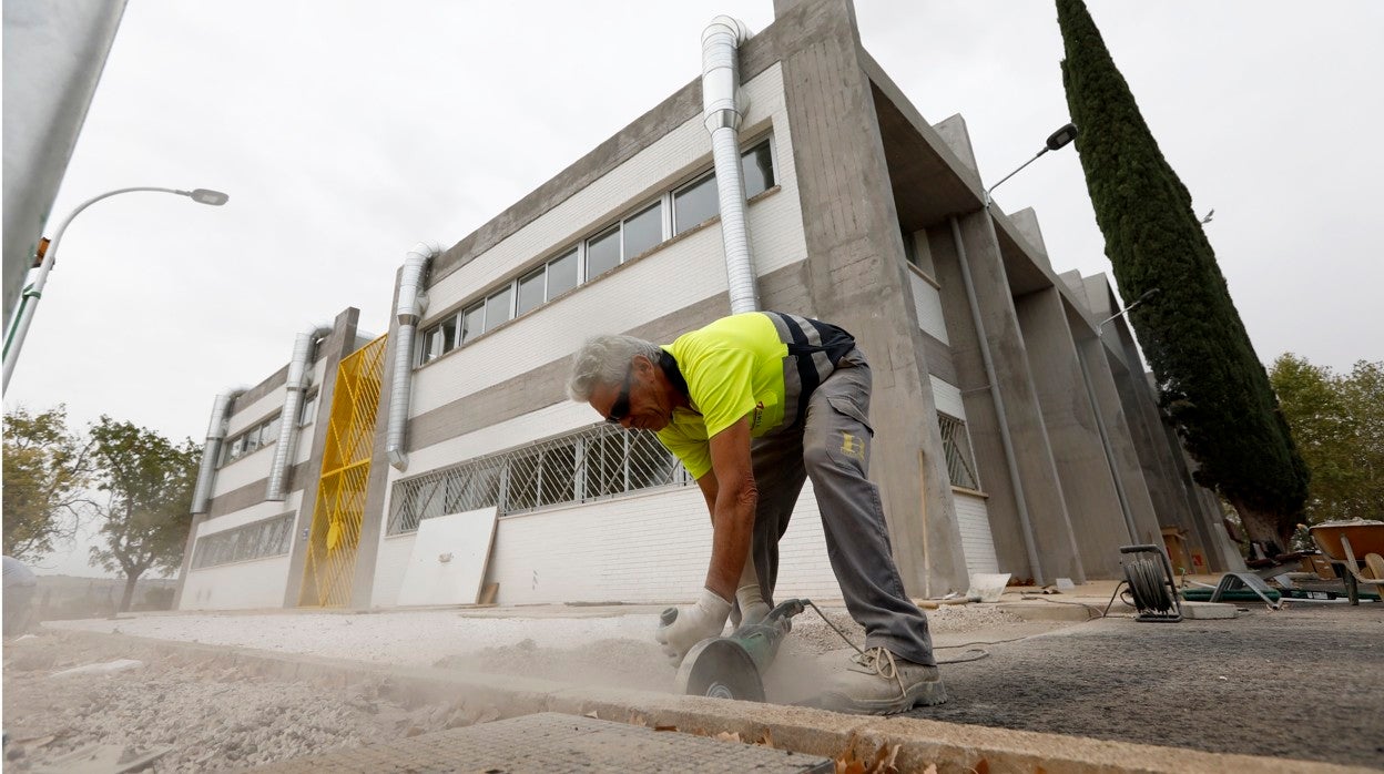 La construcción de 21 colegios en Andalucía, en el aire por un recurso del Gobierno