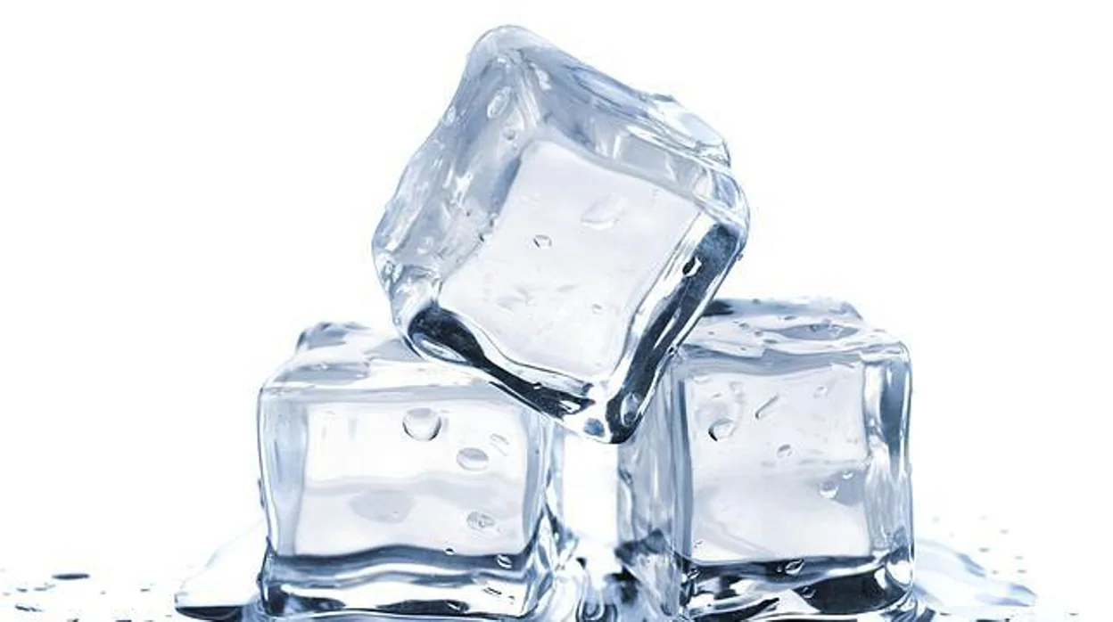 El truco para hacer cubitos de hielo de forma rápida como si fueran industriales