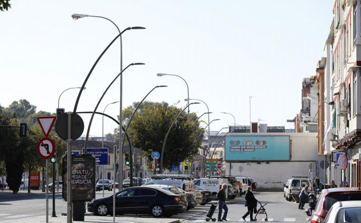 Luminaria nueva instalada en la avenida de Libia de la capital