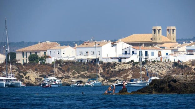 Imagen de varias casas en la Isla de Tabarca (Alicante)