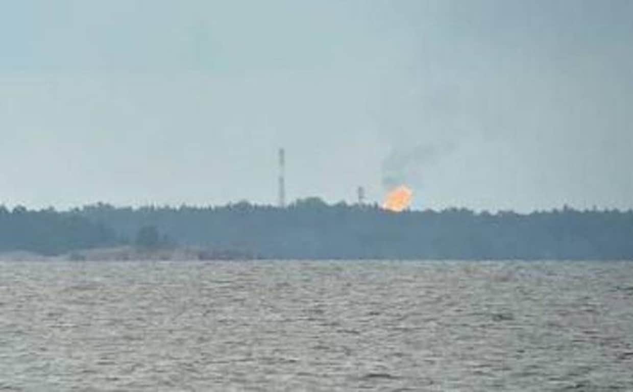 Primeras imágenes del gas quemándose junto al mar Báltico desde las costas de Finlandia