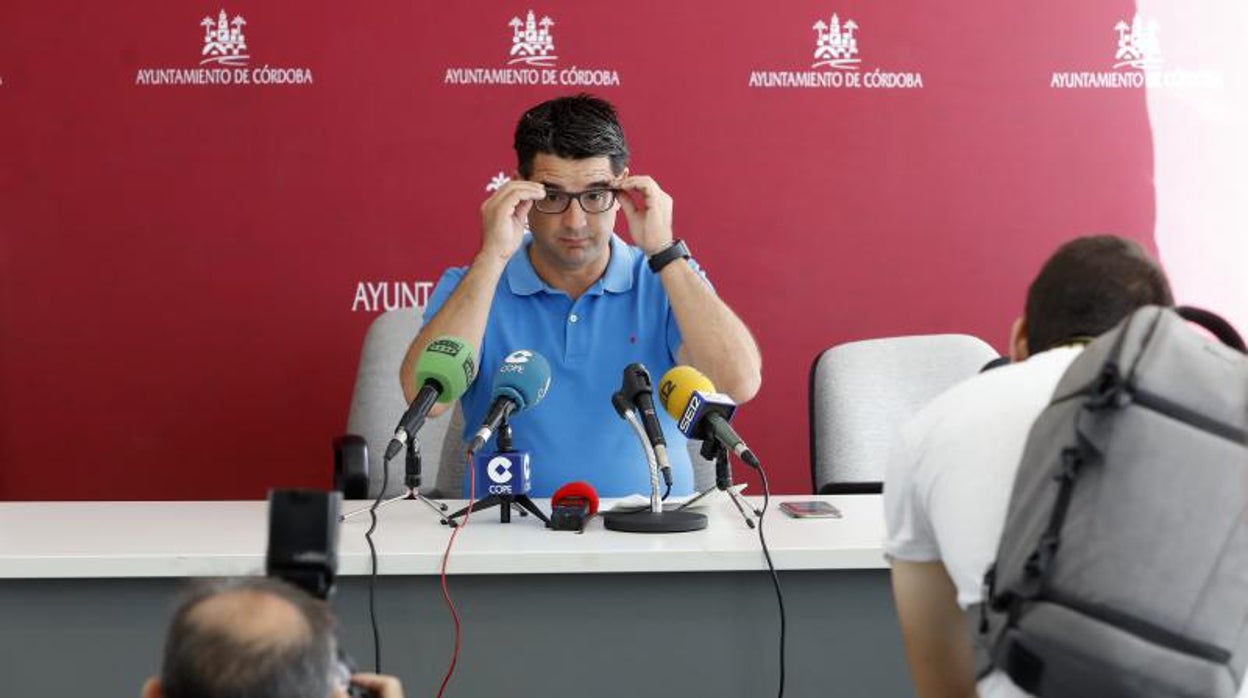 El alcalde, a IU: «La Justicia investiga 25 contratos de su época en Infraestructuras»