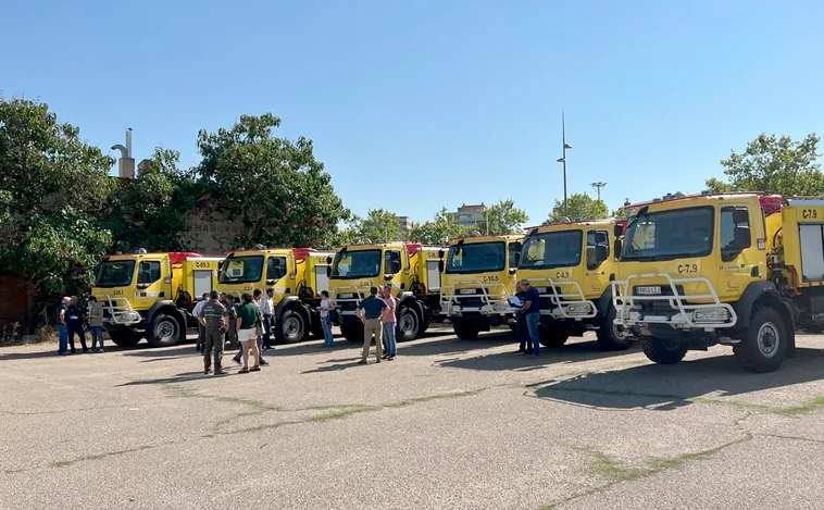 La Junta entrega seis nuevos camiones autobomba para la extinción de incendios forestales
