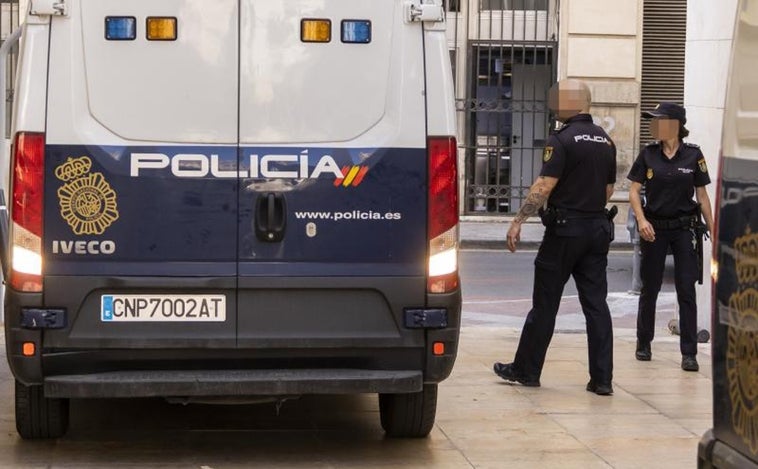 Investigan una presunta violación a una menor que denuncia que sufrió un pinchazo en una playa de Alicante