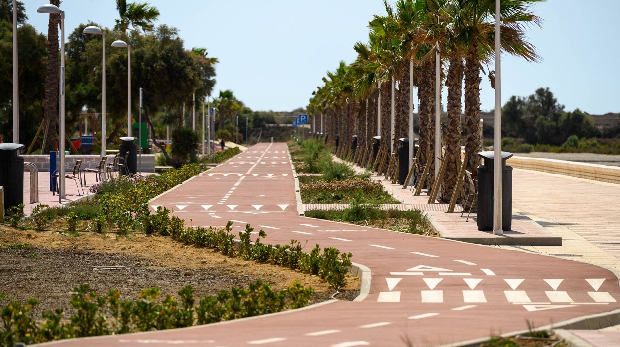 Así es la ampliación del paseo marítimo de Almería, más de 3,5 kilómetros junto al mar para peatones y bicis