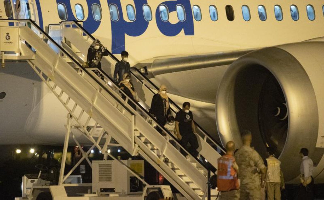 Llegada a la Base Aérea de Torrejón de un grupo de 294 excolaboradores afganos y sus familias