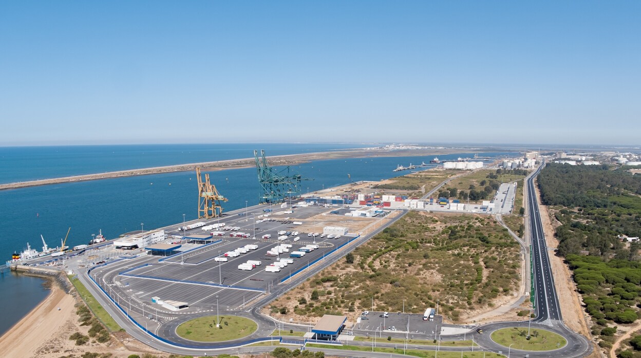 El Puerto de Huelva invierte más de 7 millones de euros en la carretera de acceso al Muelle Sur