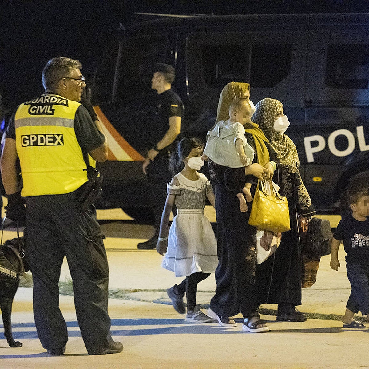 Un centenar de excolaboradores afganos huyen a Irán para saltar a España