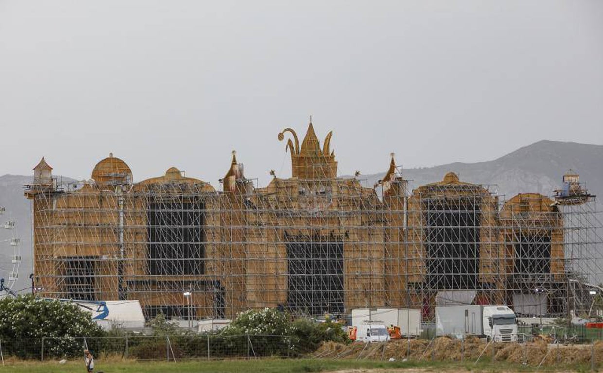 Imagen de la parte trasera del escenario principal del Festival Medusa de Cullera (Valencia).