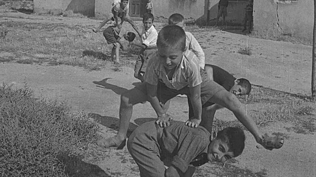 Niños jugando a pídola, en 1941