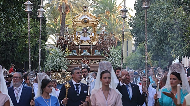 La urna de la Virgen del Tránsito luce en las calles restaurada