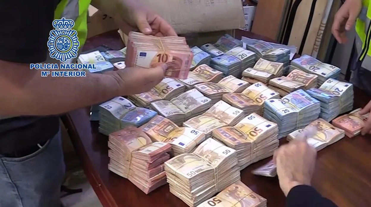 Los narcos guardan decenas de miles de euros en efectivo debajo del colchón para pagar favores