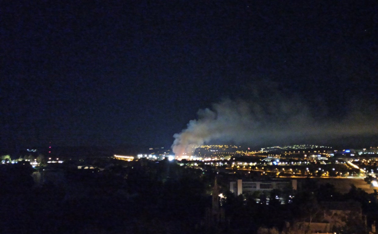 Se declara un incendio en una isla del Tajo cercana a la Peraleda durante los fuegos artificiales