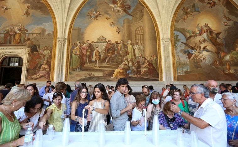 Toledo revalida su tradición de beber del agua de la Virgen del Sagrario