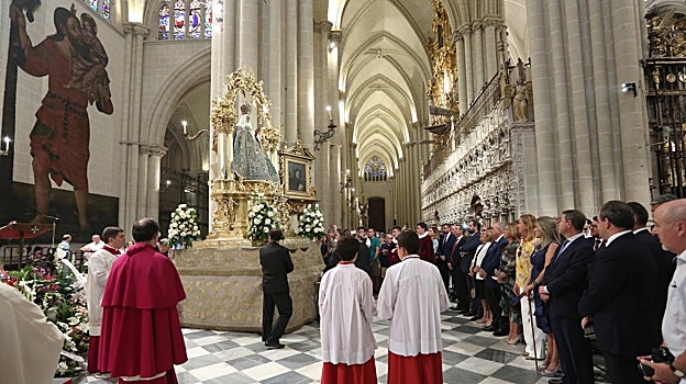 Toledo revalida su tradición de beber del agua de la Virgen del Sagrario