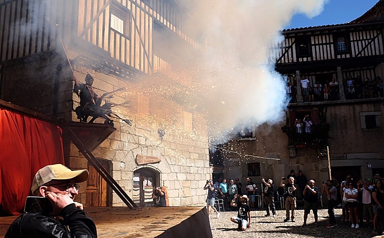 La representación de La Loa vuelve a encandilar a propios y extraños en La Alberca