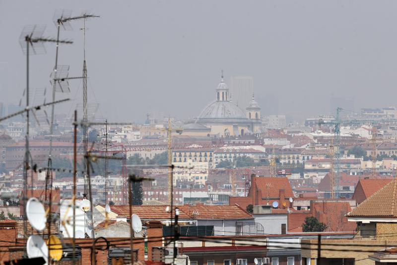 El incendio de Portugal que cubre Madrid de humo, en imágenes