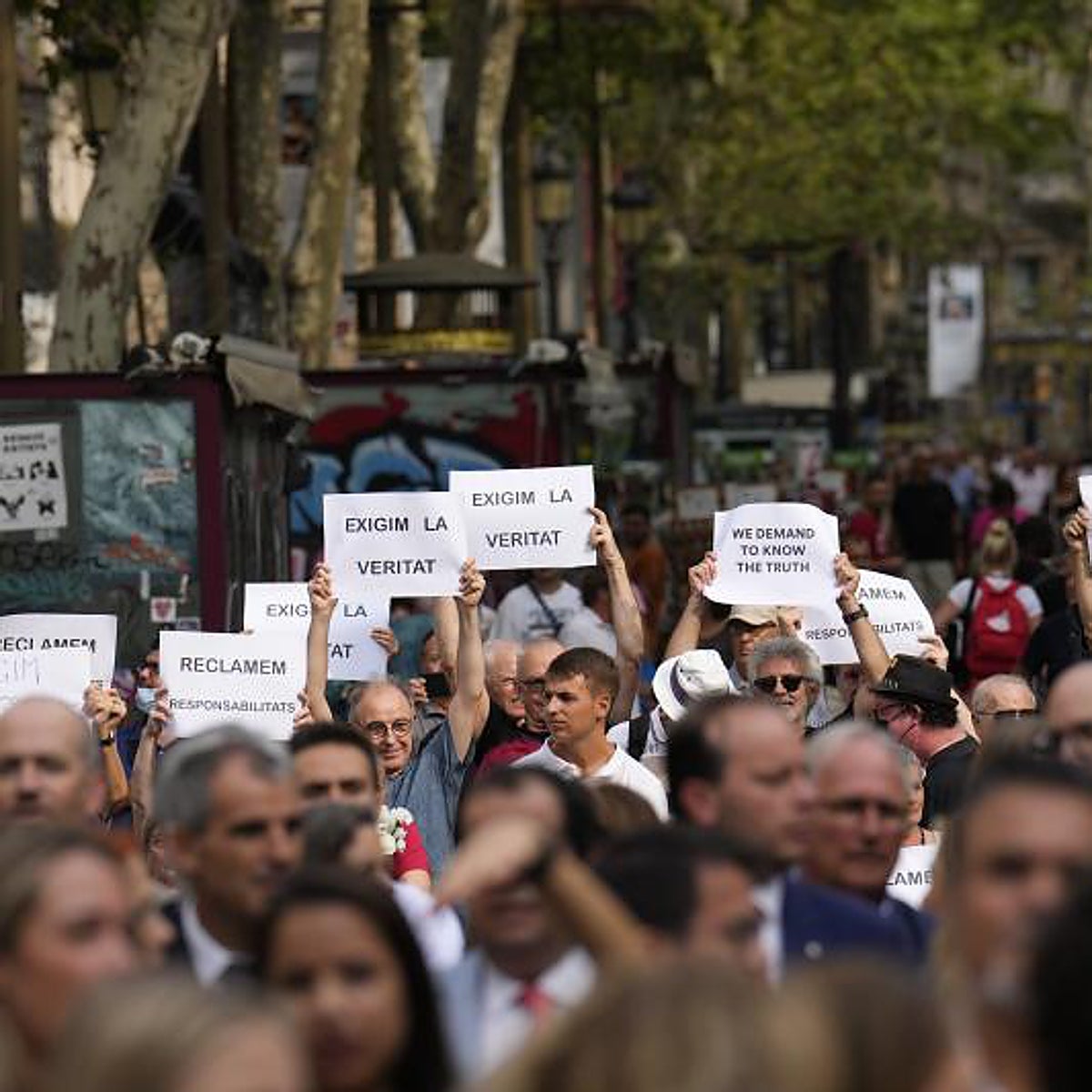 El independentismo rompe el minuto de silencio en el quinto aniversario por el 17-A