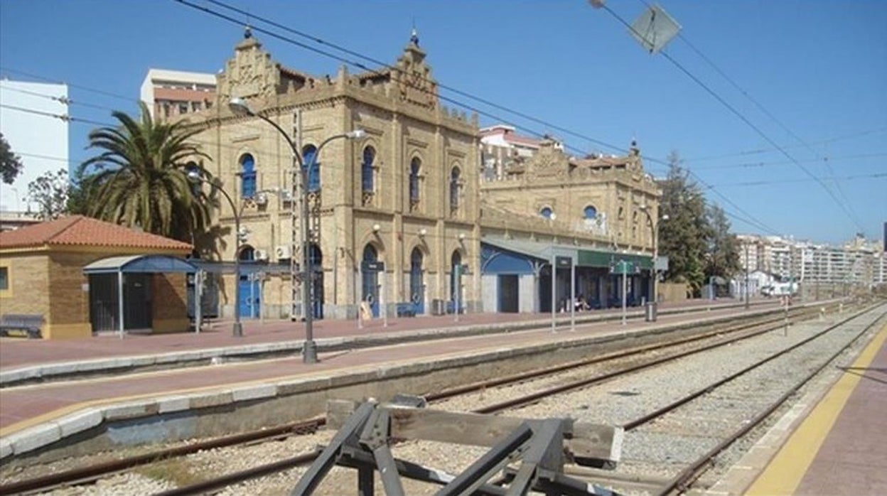 Adif sellará de nuevo el edificio de la antigua estación de tren de Huelva tras el incendio