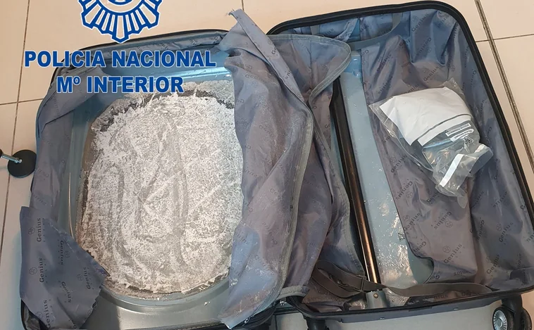 Detenido en el aeropuerto de Barcelona por transportar dos maletas con 3,5 kilos de cocaína
