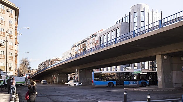 Imagen antes - El puente de Pacífico, antes y después de su desmontaje, este año