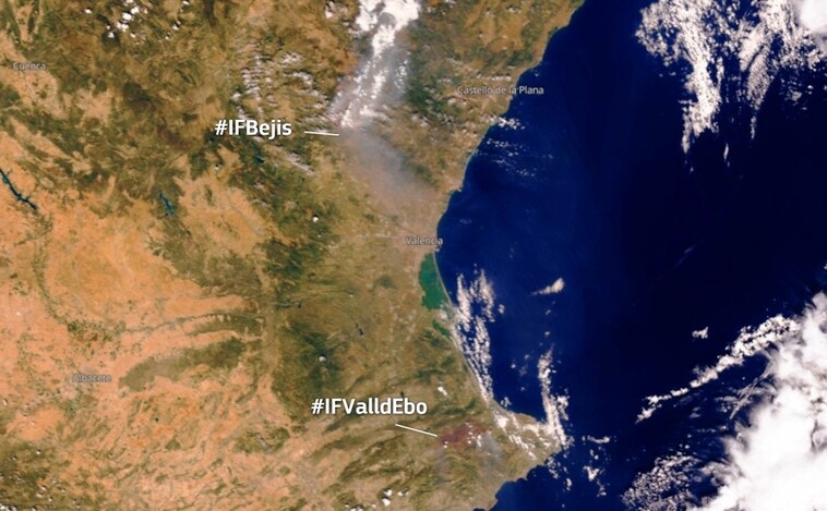 Así se ve el humo de los incendios forestales de Bejís y Vall d'Ebo desde el espacio cuando ya llega a Formentera e Ibiza