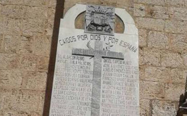 Desaparece la placa «de los caídos por Dios y por España» de la iglesia del Salvador de La Roda