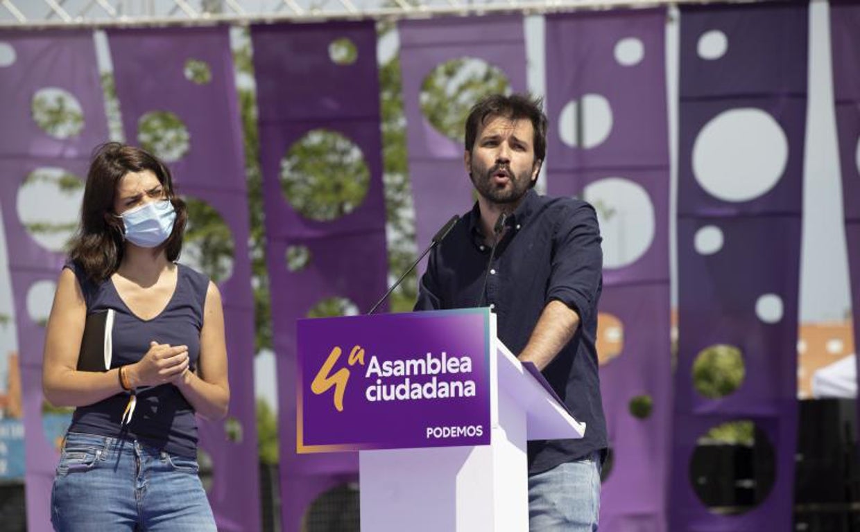 Dos de los portavoces de Podemos, Javier Sánchez Serra e Isabel Serra