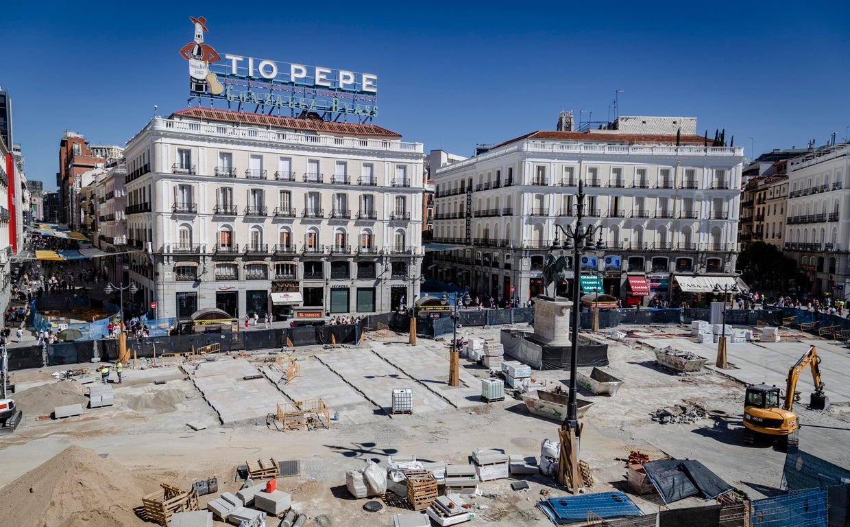 La Puerta del Sol, este jueves, en plena remodelación
