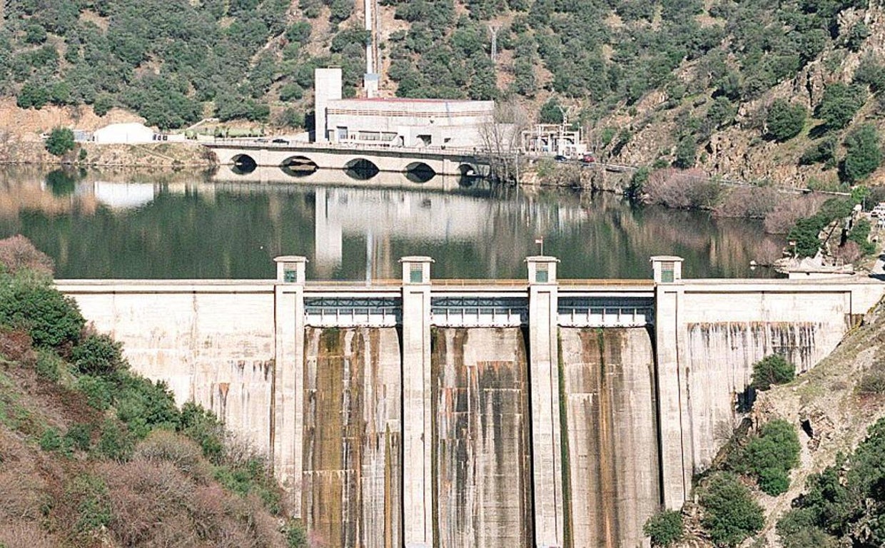 Presa del embalse de Picadas en la Comunidad de Madrid