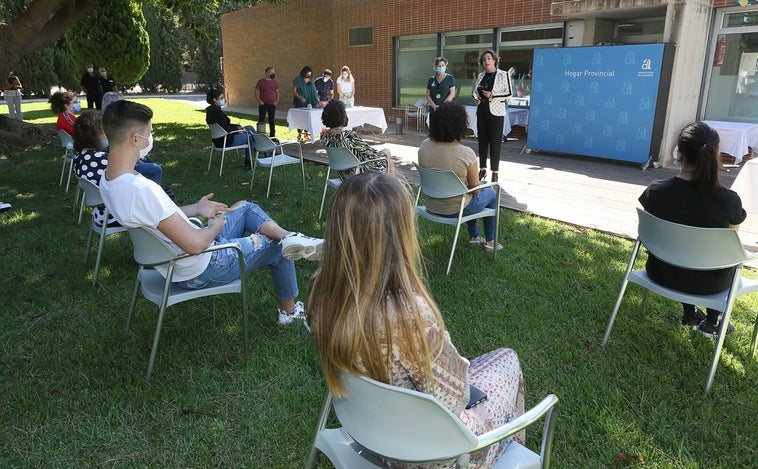 La Diputación de Alicante abre el plazo para pedir las becas del Hogar Provincial dirigidas a jóvenes estudiantes