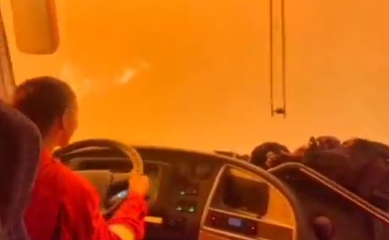 El vídeo de un autobús de la UME cercado por las llamas del incendio de Castellón: «Esto es lo que le pasó al tren»