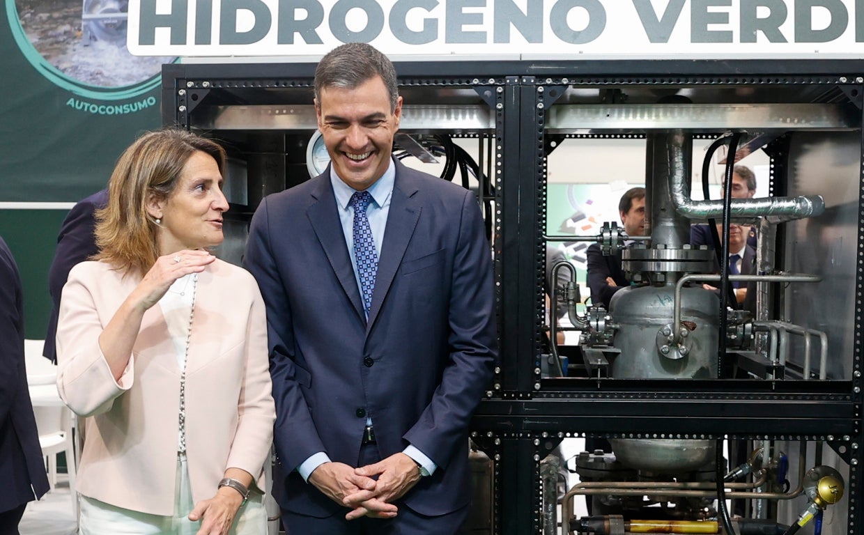 Sánchez y Teresa Ribera, en un acto sobre energía | El PP reitera que votará en contra del Real Decreto de ahorro energético del Gobierno | Vídeo: El PP reitera que votará en contra del Real Decreto de ahorro energético del Gobierno