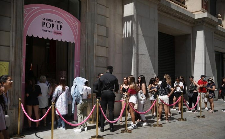 Así son las 'flagship stores' y las pop-ups, las tiendas que se están consolidando en zonas emblemáticas de Barcelona