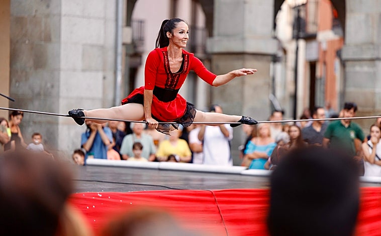 Ávila 'levanta la carpa' de Cir&Co