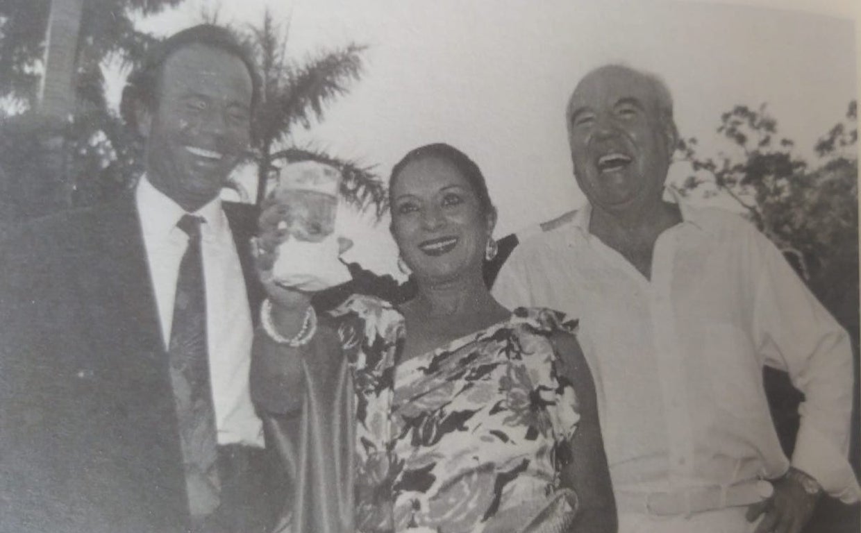 Muñoz, a la derecha, con Julio Iglesias y Lola Flores