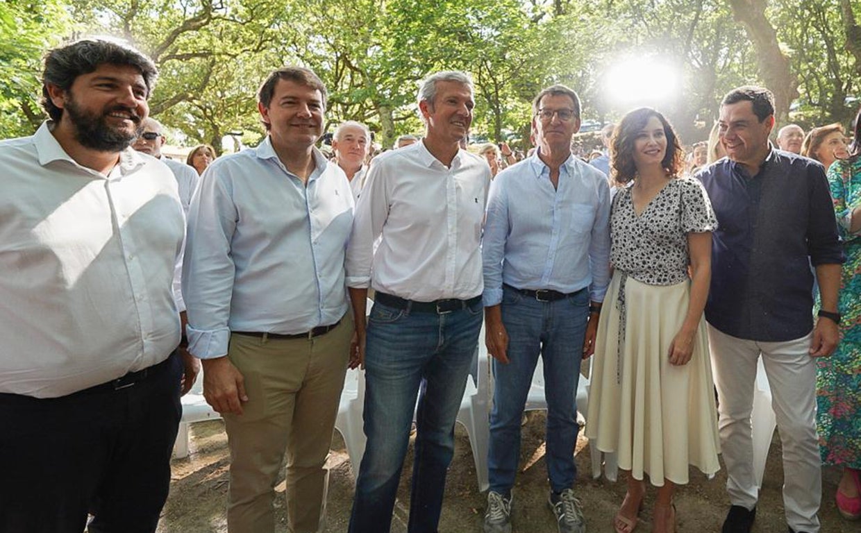Núñez Feijóo junto a los presidentes autonómicos del PP, en Cotobade