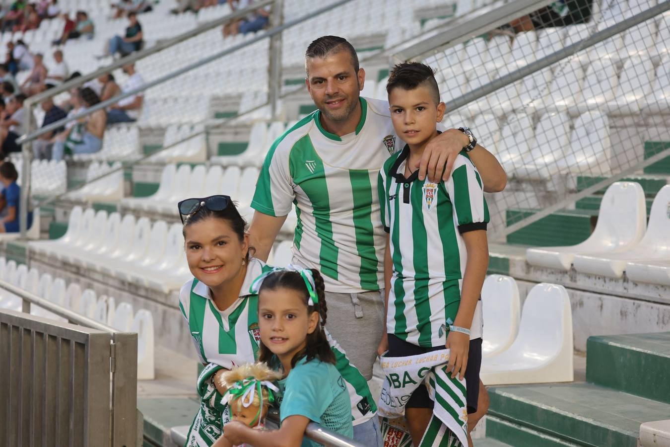 El ambiente en las gradas en el Córdoba CF - Unionistas, en imágenes