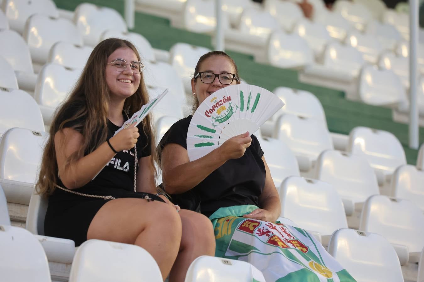 El ambiente en las gradas en el Córdoba CF - Unionistas, en imágenes