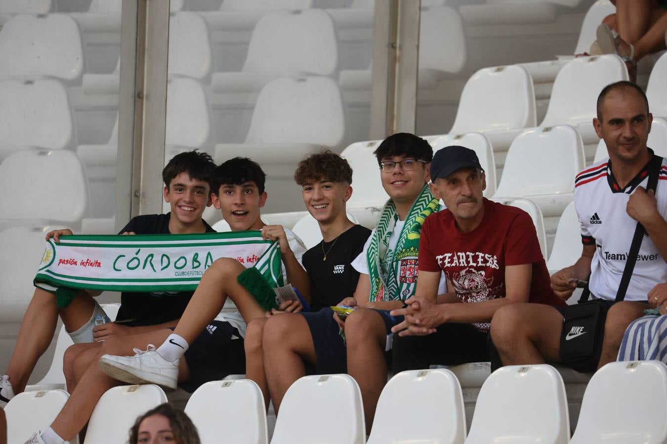 El ambiente en las gradas en el Córdoba CF - Unionistas, en imágenes